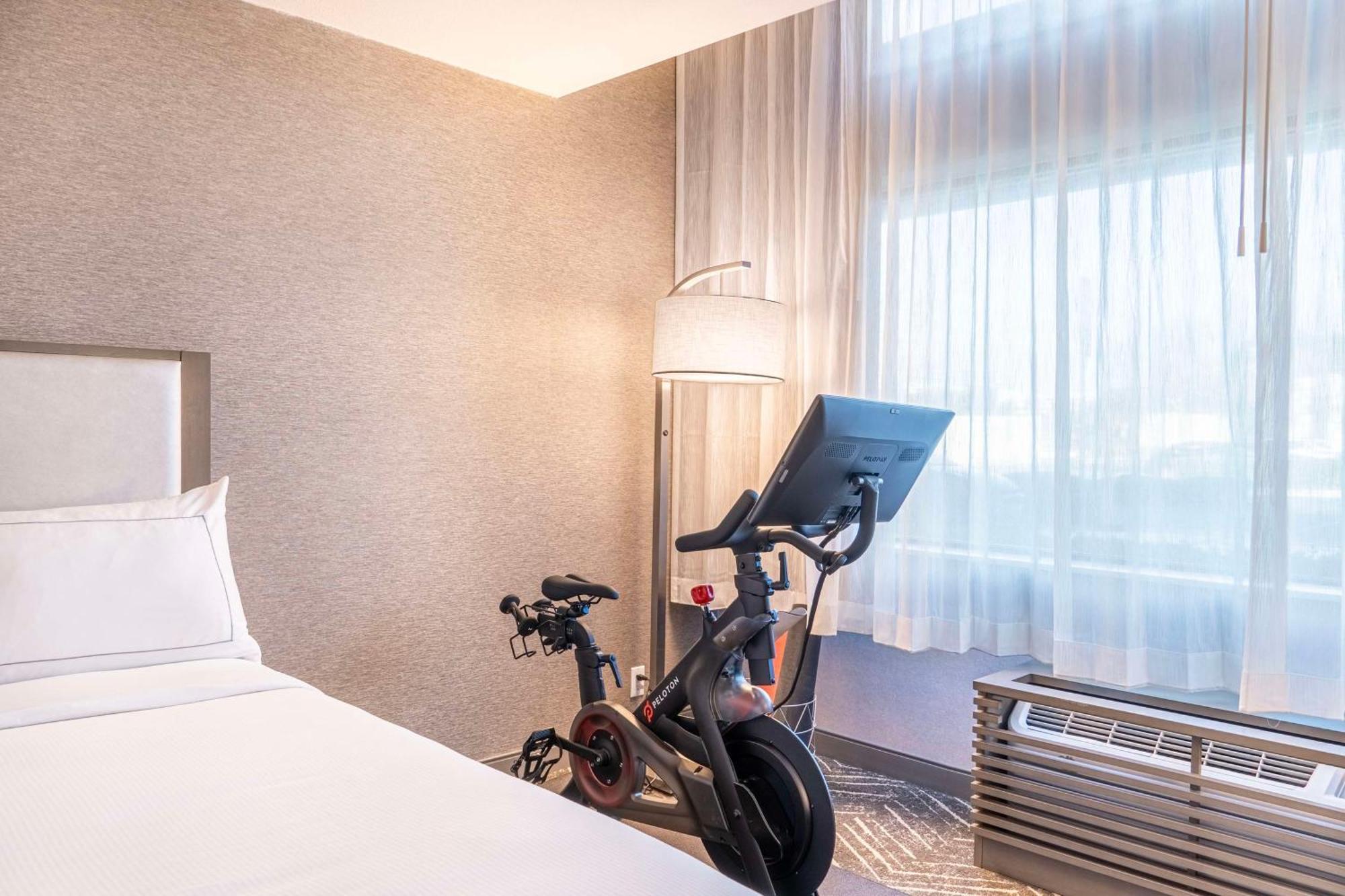 Hotel Doubletree By Hilton Orange County Airport à Santa Ana Extérieur photo