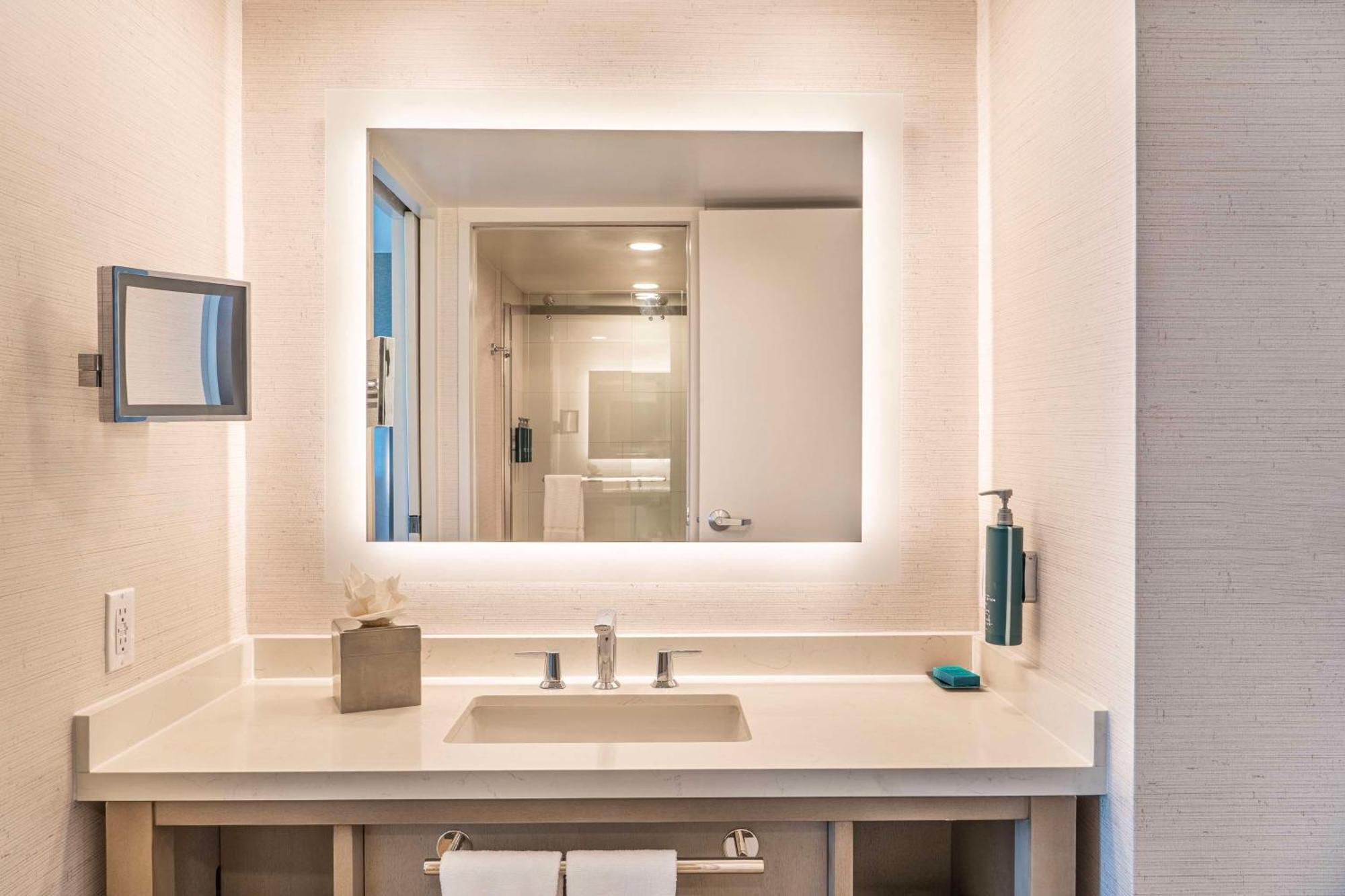 Hotel Doubletree By Hilton Orange County Airport à Santa Ana Extérieur photo